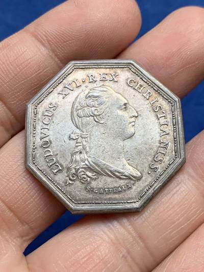 《竞宝斋》第485场 周日，周一，周二 3场连拍 （全场包邮）20级店铺 欢迎送拍 法国路易十六头像马赛商会八角银质代币，17.8g，33.4mm，早期无边铭