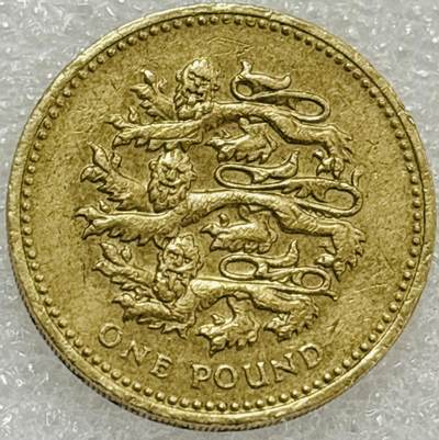 文馨钱币收藏第 302 场，国外回流老铜币，中东阿拉伯地区，拉美等国货币，30 号 1 号二连拍，长期接代拍业务，预计 4 月 4-5 号发货 2002 年英国 1 磅三狮头