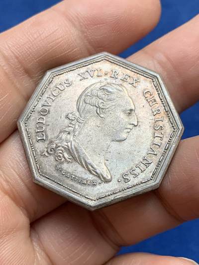 《竞宝斋》第485场 周日，周一，周二 3场连拍 （全场包邮）20级店铺 欢迎送拍 法国路易十六头像马赛商会八角银质代币，17.8g，33.4mm，早期无边铭