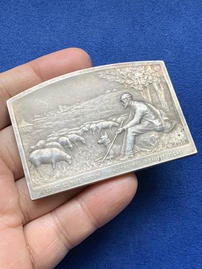 《竞宝斋》第485场 周日，周一，周二 3场连拍 （全场包邮）20级店铺 欢迎送拍 法国C.Moulin马恩河之友协会纪念银牌，编号71，106.2g，46.8*67.2mm，丰饶角1argent边铭