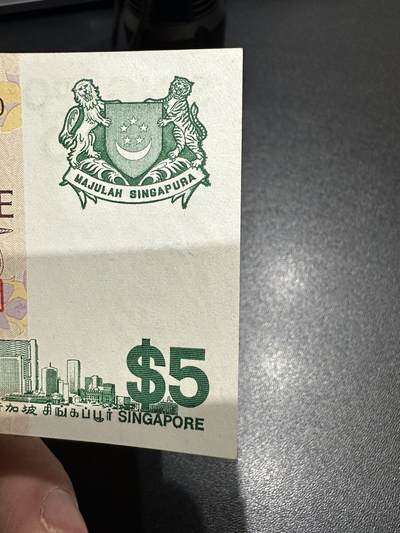 《外钞收藏家》第六百三十一期（五一假期场）（长期征集拍品、欢迎藏友们联系合作） 新加坡鸟版5元全新角不绝 轻微潮+花版5元全新荧光轻微不绝