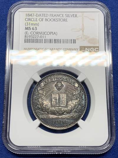 《竞宝斋》第485场 周日，周一，周二 3场连拍 （全场包邮）20级店铺 欢迎送拍 NGC MS63 法国巴黎书商、印刷和文具协会银质代币，书商和印刷商的手臂由狮身人面的格里芬守护