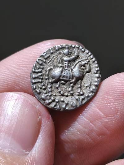 星盘世界钱币 5.2年度精品币大拍 一周年抽奖活动 稀有美品！希腊化-印度-斯基泰王国｜阿泽斯公元前58–12年德拉克马银币 正面：希腊文铭文：ΒΑΣΙΛΕΩΣ ΒΑΣΙΛΕΩΝ ΜΕΓΑΛΟΥ ΑΖΟΥ（万王之王 伟大的阿泽斯）背面持盾雅典娜