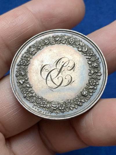 《竞宝斋》第485场 周日，周一，周二 3场连拍 （全场包邮）20级店铺 欢迎送拍 法国结婚纪念银章，18.13g，33.8mm，早期无边铭