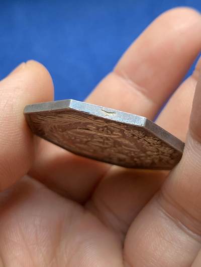 《竞宝斋》第485场 周日，周一，周二 3场连拍 （全场包邮）20级店铺 欢迎送拍 法国JETON银质八角，波尔多银行，直径34.6毫米，重19.11克，边铭：油灯