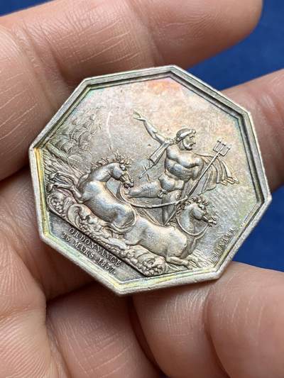 《竞宝斋》第485场 周日，周一，周二 3场连拍 （全场包邮）20级店铺 欢迎送拍 法国海洋保险公司八角银质代币，早期无扇贝海王版本，19.22g，33.5mm，1842-1845船首边铭