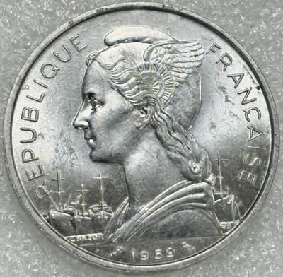 文馨钱币收藏第 302 场，国外回流老铜币，中东阿拉伯地区，拉美等国货币，30 号 1 号二连拍，长期接代拍业务，预计 4 月 4-5 号发货 原光未流通品相法属索马里1959年5法郎铝币 航海女神 羽毛羚羊 31MM 