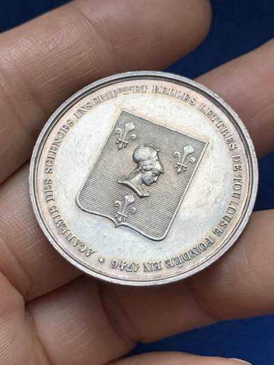 《竞宝斋》第485场 周日，周一，周二 3场连拍 （全场包邮）20级店铺 欢迎送拍 法国图卢兹科学院数学院皮埃尔-费马纪念银章 13.25克 35.6mm 丰饶角银标