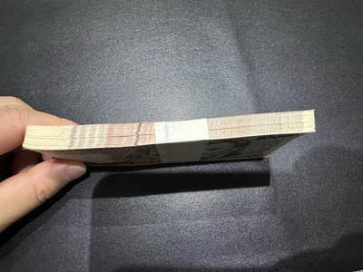 《外钞收藏家》第六百三十一期（五一假期场）（长期征集拍品、欢迎藏友们联系合作） 巴西1万里拉 AA冠 标准100连号 基本全新 部分边角不绝 品相如图