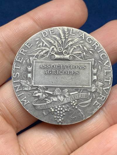《竞宝斋》第485场 周日，周一，周二 3场连拍 （全场包邮）20级店铺 欢迎送拍 法国A.Dubois 农业协会银章，35.6g，40.3mm，丰饶角1argent边铭