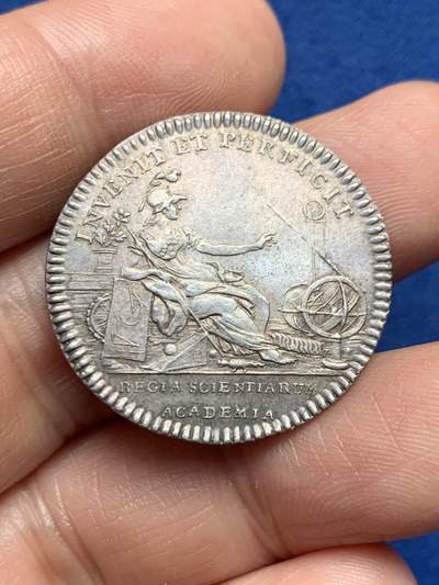 《竞宝斋》第485场 周日，周一，周二 3场连拍 （全场包邮）20级店铺 欢迎送拍 法国路易十六头像皇家科学院银质代币，7.97g，28.2mm