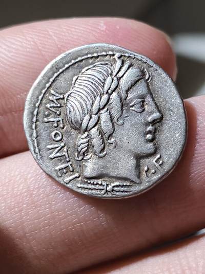 星盘世界钱币 5.2年度精品币大拍 一周年抽奖活动 极美品！罗马共和国小爱神银币 古币精品罗马共和国丘比特第纳尔银币，公元前85年铸造，打制清晰完美，正面阿波罗背面是小爱神骑羊，非常可爱的一枚，这个品种的难度在于头发丝的保存和人脸艺术性，这一枚的艺术性还不错，在罗共里面算很上乘的了