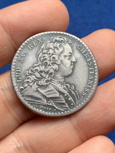 《竞宝斋》第485场 周日，周一，周二 3场连拍 （全场包邮）20级店铺 欢迎送拍 法国  皇家陆军炮兵银质代币 7.45g，29.2mm 铸造时间不确定 材质保证