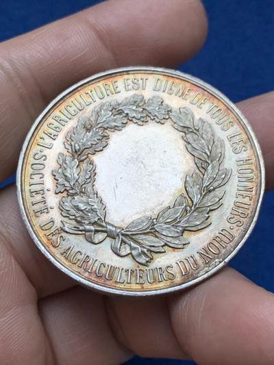 《竞宝斋》第485场 周日，周一，周二 3场连拍 （全场包邮）20级店铺 欢迎送拍 法国北方农业、园艺、渔业和狩猎协会银章，北方一些主要城市的徽章，35.55g，42mm，丰饶角边铭