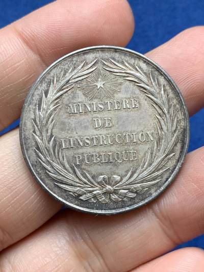 《竞宝斋》第485场 周日，周一，周二 3场连拍 （全场包邮）20级店铺 欢迎送拍 法国高中行政办公室银质代币，状态很好，20.12g，35mm，丰饶角边铭