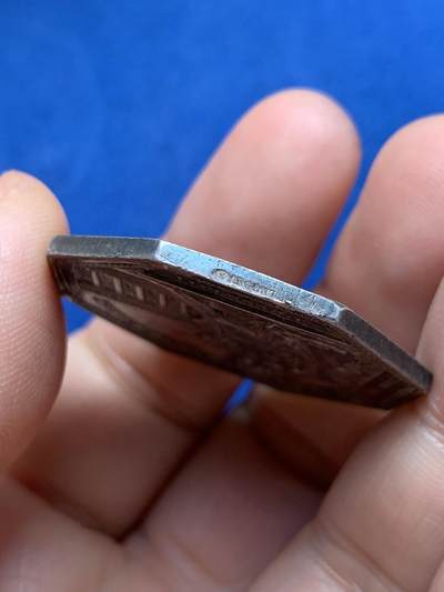 《竞宝斋》第485场 周日，周一，周二 3场连拍 （全场包邮）20级店铺 欢迎送拍 法国八角银章，拿破仑三世头像巴黎股票证券交易所，22.13g，36.3mm，手指边铭