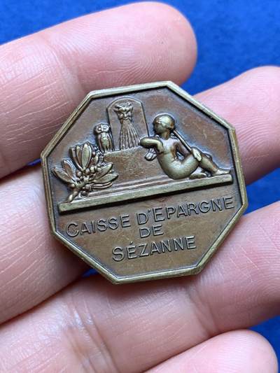 《竞宝斋》第485场 周日，周一，周二 3场连拍 （全场包邮）20级店铺 欢迎送拍 法国八角铜质代币，塞扎娜储蓄银行，12.57g，29.8mm，丰饶角边铭