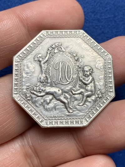 《竞宝斋》第485场 周日，周一，周二 3场连拍 （全场包邮）20级店铺 欢迎送拍 法国八角银章，“三个小天使”皇家婚姻，16.5g，33.2mm，丰饶角2argent边铭