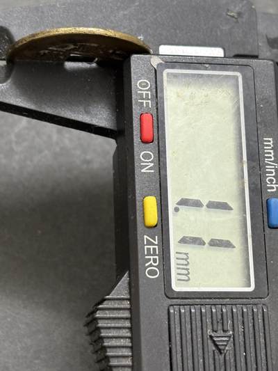 文馨钱币收藏第 302 场，国外回流老铜币，中东阿拉伯地区，拉美等国货币，30 号 1 号二连拍，长期接代拍业务，预计 4 月 4-5 号发货 传世黄亮乾隆通宝宝泉宫钱大样，双点角头通，七级币，直径 26.7×1.0mm