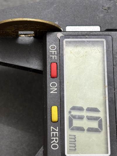 文馨钱币收藏第 302 场，国外回流老铜币，中东阿拉伯地区，拉美等国货币，30 号 1 号二连拍，长期接代拍业务，预计 4 月 4-5 号发货 传世黄亮乾隆通宝宝济局，大宝济阔乙乾，八级币，存世量非常少，乾隆三年就停铸了，物以稀为贵