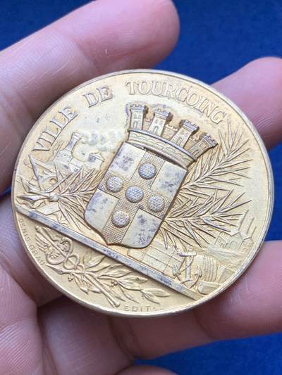 《竞宝斋》第485场 周日，周一，周二 3场连拍 （全场包邮）20级店铺 欢迎送拍 法国图尔宽市工商会工业学校纪念镀金银章 46.35克 46.1mm 菱形银标