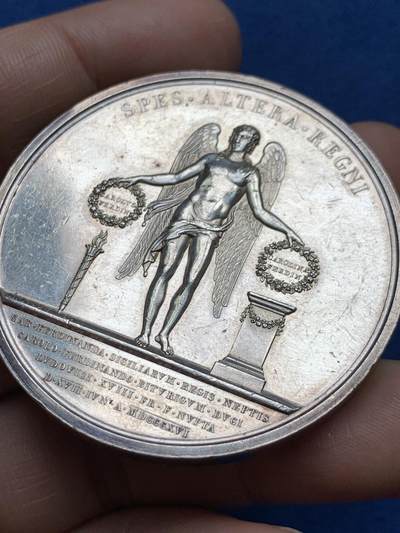 《竞宝斋》第485场 周日，周一，周二 3场连拍 （全场包邮）20级店铺 欢迎送拍 法国纪念贝里公爵（查理十世之子）与那不勒斯的玛丽-卡罗琳的婚礼银章，76.05g，49.5mm，1832年以前无边铭