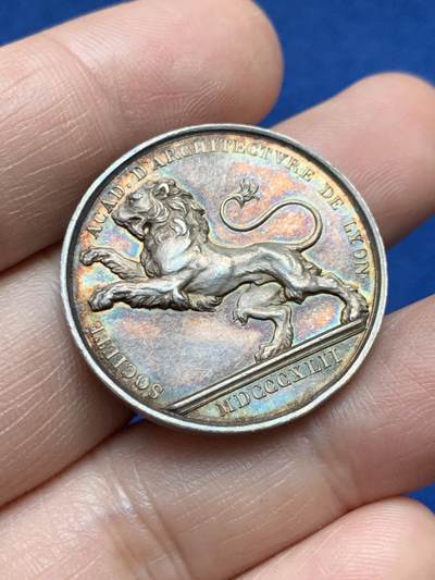 《竞宝斋》第485场 周日，周一，周二 3场连拍 （全场包邮）20级店铺 欢迎送拍 法国里昂建筑师协会银质代币，建筑师菲利贝尔·德洛姆肖像，13.83g，29.8mm，手指边铭，双面高浮雕