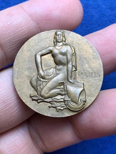《竞宝斋》第485场 周日，周一，周二 3场连拍 （全场包邮）20级店铺 欢迎送拍 法国巴黎城市女神纪念铜章 18.6克，31.7mm 丰饶角边铭