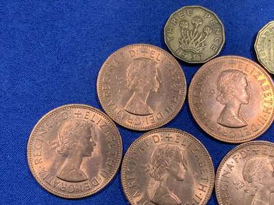 《竞宝斋》第484场 周日，周一，周二 3场连拍 （全场包邮）20级店铺 欢迎送拍 八枚一组 英国铜币 1967年伊丽莎白女王1便士6枚+1937年乔治六世3便士1枚+1966年伊丽莎白女王3便士1枚