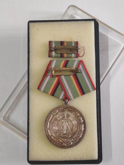 韵星假日军品类拍卖第56期  -- Rimey Holidays Militaria Auction 56 民主德国银级内务部功绩奖章带原盒略