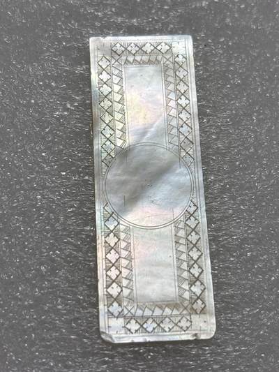 文馨钱币收藏第 302 场，国外回流老铜币，中东阿拉伯地区，拉美等国货币，30 号 1 号二连拍，长期接代拍业务，预计 4 月 4-5 号发货 清代方型螺钿筹码，清工匠手工精雕出口至欧美贵族的贝母制品，东方韵味，珠光玉润，雕刻精美