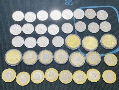 文馨钱币收藏第 303 场，【五一钱币荟，收藏盛宴】长期接代拍业务 全新中华人民共和国 生肖，事件，人物各种纪念币一元，五元，十元一组 38 枚