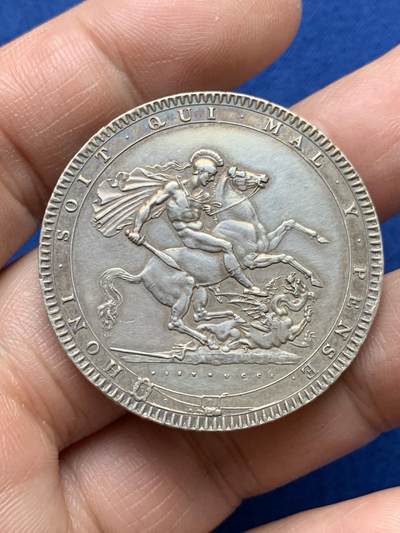 《竞宝斋》第484场 周日，周一，周二 3场连拍 （全场包邮）20级店铺 欢迎送拍 英国1820年乔治三世克朗 乔三马剑关门年份 目测为AU品相 细节见图