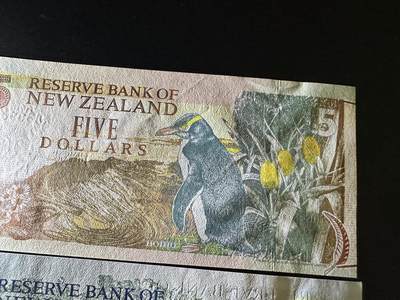 《外钞收藏家》第六百三十一期（五一假期场）（长期征集拍品、欢迎藏友们联系合作） 新西兰5、10、20元 3张一起 全部是AA冠 全新UNC(5元轻微点钞痕）