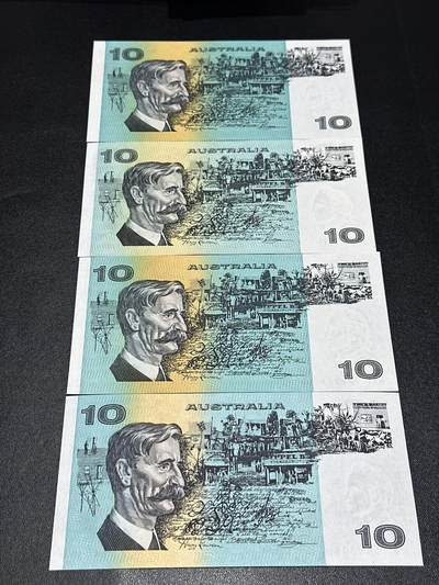 《外钞收藏家》第六百三十一期（五一假期场）（长期征集拍品、欢迎藏友们联系合作） 澳大利亚纸币版10元 不同签名四张一起 1张AU 1张轻微潮 其他全新