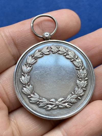 《竞宝斋》第484场 周日，周一，周二 3场连拍 （全场包邮）20级店铺 欢迎送拍 法兰西音乐节纪念银章 20.7克 37.8mm 菱形银标 带盒