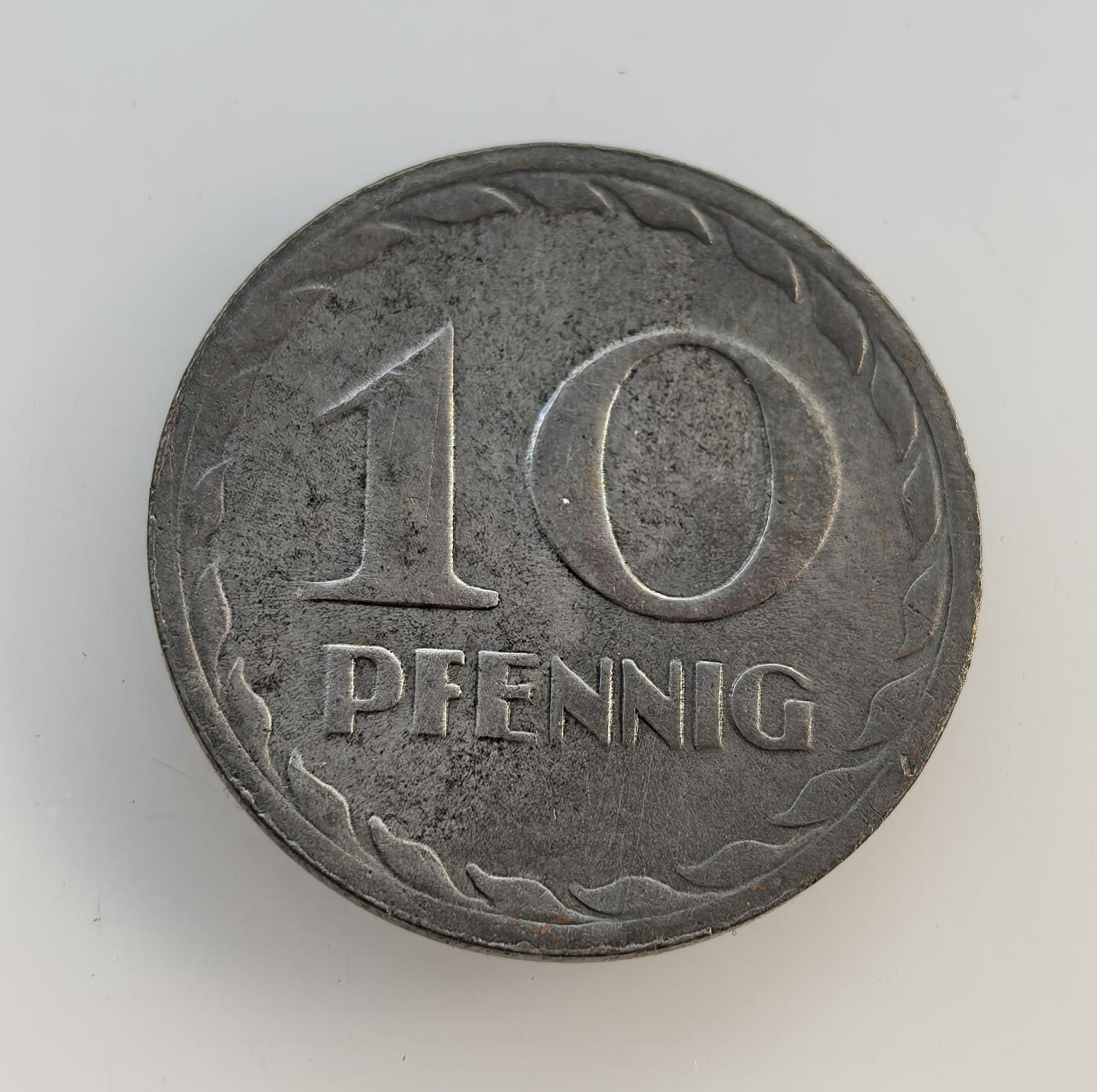 外国优质老铜币纪念币银币专场，周六晚上九点倒数截拍，满百包邮，节前出差在外，5月3日统一发货,可寄存半年，喜欢朋友微信扫描二维码可直接参拍