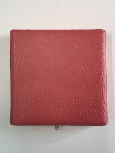 韵星假日军品类拍卖第56期  -- Rimey Holidays Militaria Auction 56 民主德国金级威廉匹克与台尔曼共同战斗奖章带原盒mini 极早期皮盒热珐琅很少见