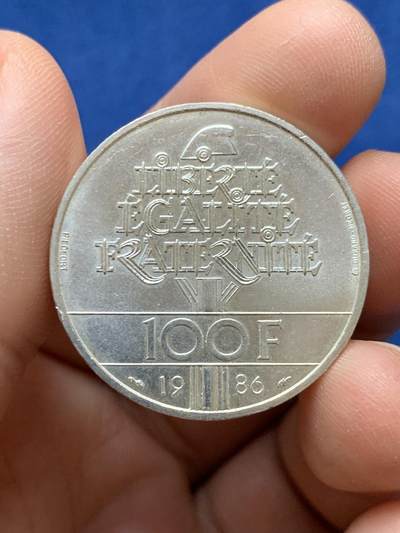 《竞宝斋》第484场 周日，周一，周二 3场连拍 （全场包邮）20级店铺 欢迎送拍 法国1986年自由女神像百年纪念100法郎银币，加厚版，重约30克