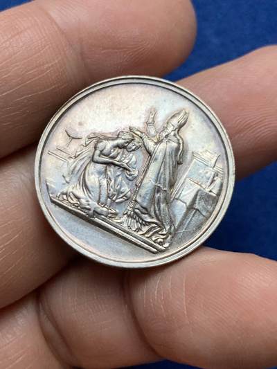 《竞宝斋》第484场 周日，周一，周二 3场连拍 （全场包邮）20级店铺 欢迎送拍 法国婚礼纪念银章 背面无刻字 蜜蜂银标 10.05克 27.3mm