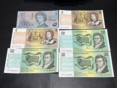 《外钞收藏家》第六百三十一期（五一假期场）（长期征集拍品、欢迎藏友们联系合作） 澳大利亚5元塑料钞AA冠+纸币版1和2元不同签名5张一起 全新UNC