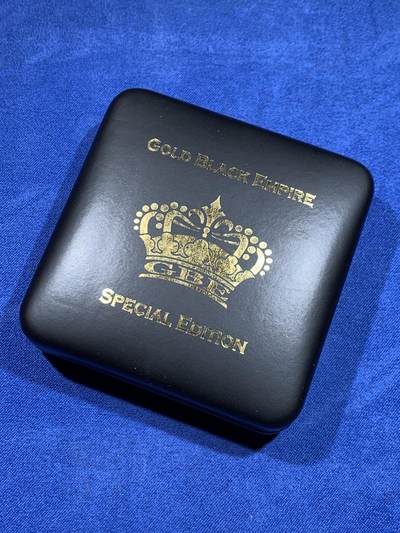 《竞宝斋》第484场 周日，周一，周二 3场连拍 （全场包邮）20级店铺 欢迎送拍 英国2021年女王神兽（黑金帝国版）5镑黑色镀铑和24K镀金普制银币 2盎司 999银 发行量250枚 盒证全