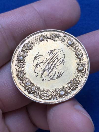 《竞宝斋》第484场 周日，周一，周二 3场连拍 （全场包邮）20级店铺 欢迎送拍 法国1894婚礼纪念镀金银章 丰饶角银标 16.4克 32.2mm