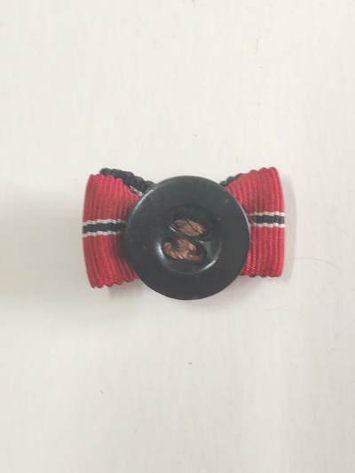 韵星假日军品类拍卖第56期  -- Rimey Holidays Militaria Auction 56 德意志第三帝国（nazi德国）铁十字勋章 东线战役（冻肉）纽扣蝴蝶勋略一套 好品