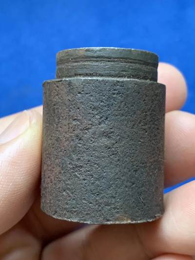 《竞宝斋》第484场 周日，周一，周二 3场连拍 （全场包邮）20级店铺 欢迎送拍 印度机制币币模冲头（Die)，钢模一枚。购于英国拍会，161.9克。殖民期印度大量钱币由英国铸币厂代制造。或用于莫卧儿卢比、土邦卢比等。机制币钢模（Die)在收藏市场极少见，是研究现代机制币工艺的极佳样本