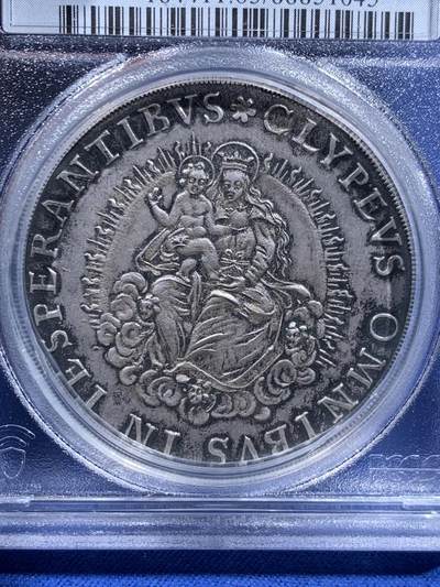 《竞宝斋》第484场 周日，周一，周二 3场连拍 （全场包邮）20级店铺 欢迎送拍 唯一冠军分 PCGS MS63 巴伐利亚1628年马克西米连一世银币 抱婴大泰勒银币 将近400年的出厂状态 加厚盒