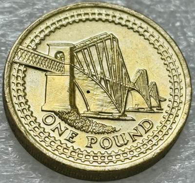 文馨钱币收藏第 302 场，国外回流老铜币，中东阿拉伯地区，拉美等国货币，30 号 1 号二连拍，长期接代拍业务，预计 4 月 4-5 号发货 原铜光极美品 2004 年 英国1镑女王福斯第四铁路桥纪念币