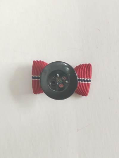 韵星假日军品类拍卖第56期  -- Rimey Holidays Militaria Auction 56 德意志第三帝国（nazi德国）铁十字勋章 东线战役（冻肉）纽扣蝴蝶勋略一套 好品