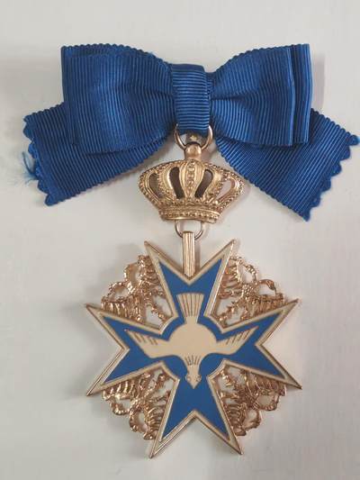 韵星假日军品类拍卖第56期  -- Rimey Holidays Militaria Auction 56 法兰西第五共和国女版指挥官级圣灵骑士团勋章 历史悠久 为国际骑士团第五共和国60-80年代版本 铜镀银好品 品相很好 （法兰西王国圣灵平替）