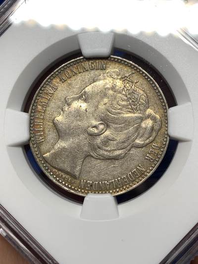 《竞宝斋》第484场 周日，周一，周二 3场连拍 （全场包邮）20级店铺 欢迎送拍 NGC AUD 荷兰1907年威廉敏娜少女头一盾银币，包浆很不错，尤其背面带五彩包浆，个人感觉严评了